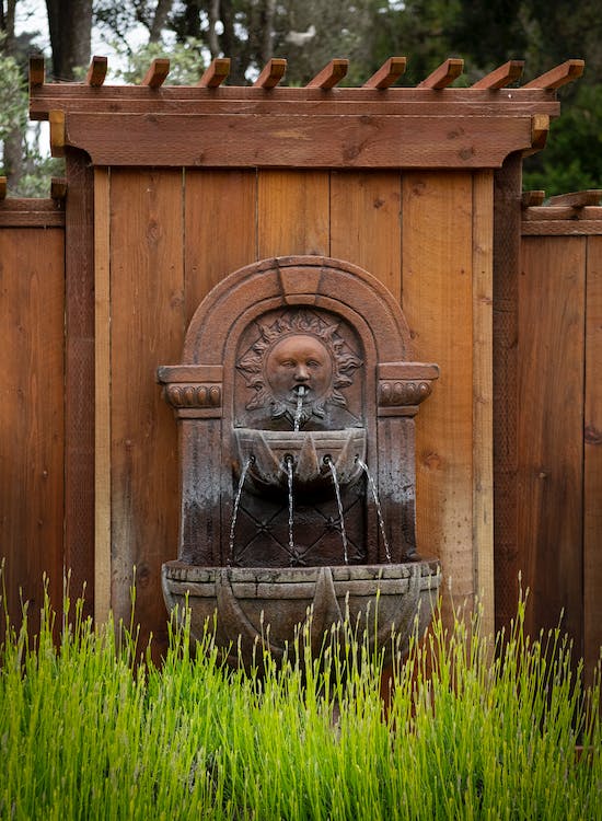 wall fountain